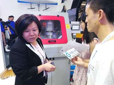 如e定制 互聯(lián)網(wǎng)+雕刻機器人，引領(lǐng)在線加工飾品新潮流